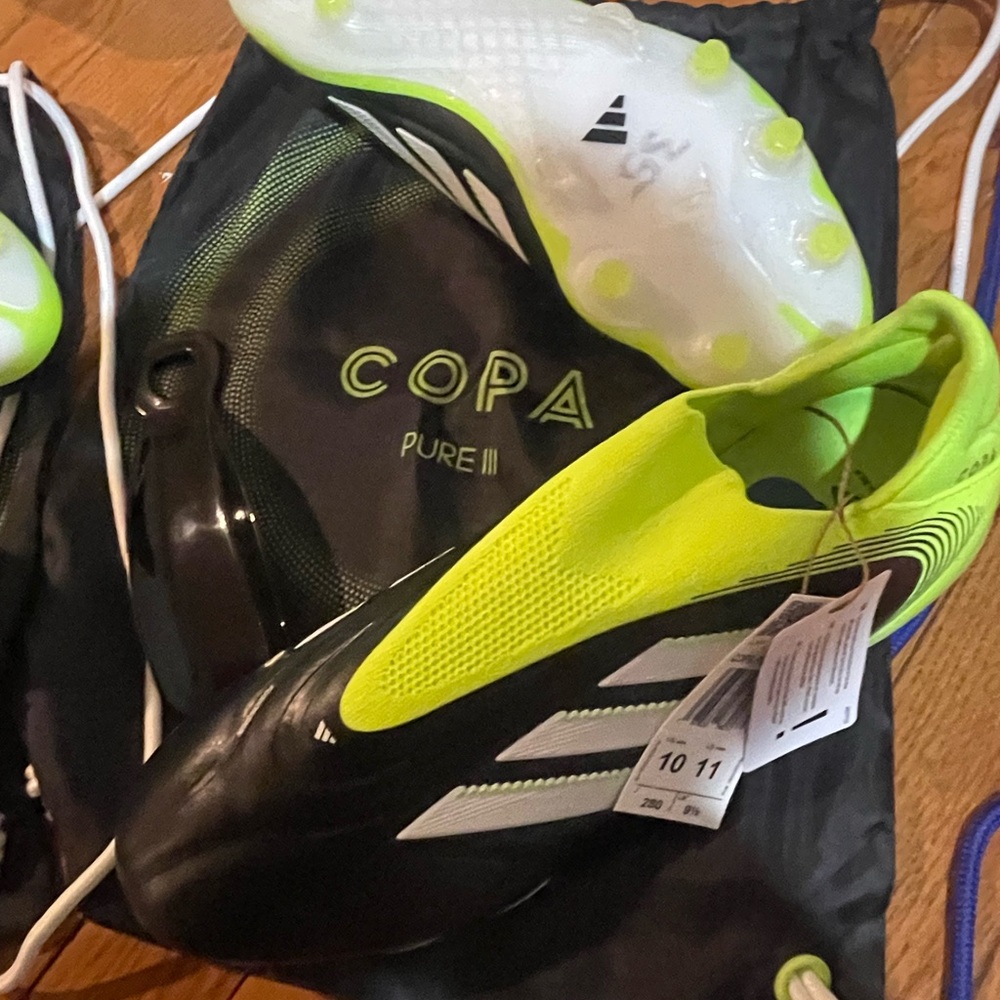Adidas Copa Pure III laceless elites.Neon Yellow and Black Cleats